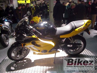 2000 Triumph TT 600 photo